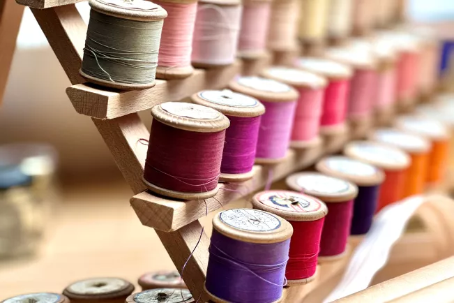 Garnrollen_International Sewing Bee Bild_Foto Jill Yates_16102024.jpg