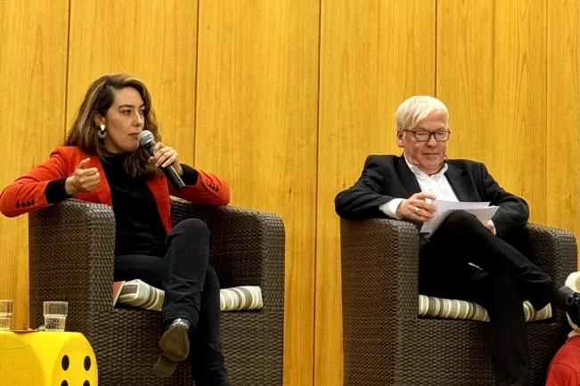 Dr. Carolina Tobo Tobo und Prof. Dr. Michael Heister bei der Veranstaltung Diskurs in Zeiten der Polarisierung
