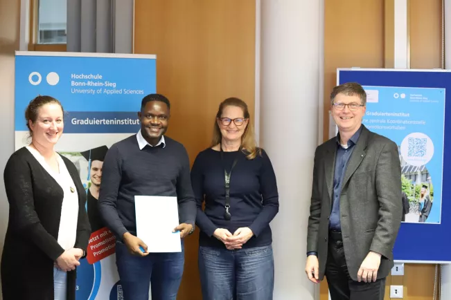 Stipendiat Allex Semba mit Betreuerin Simona Helmsmüller, Präsidentin Marion Halfmann und GI-Direktor Rainer Herpers