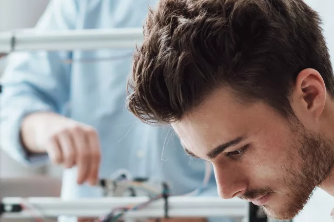Nachhaltige Ingenieurwissenschaften Adobe Foto Studiengangsflyer