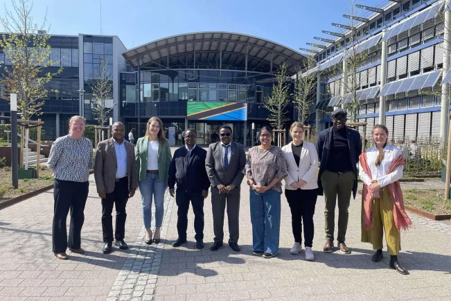 Delegation aus Tansania und Personen der H-BRS