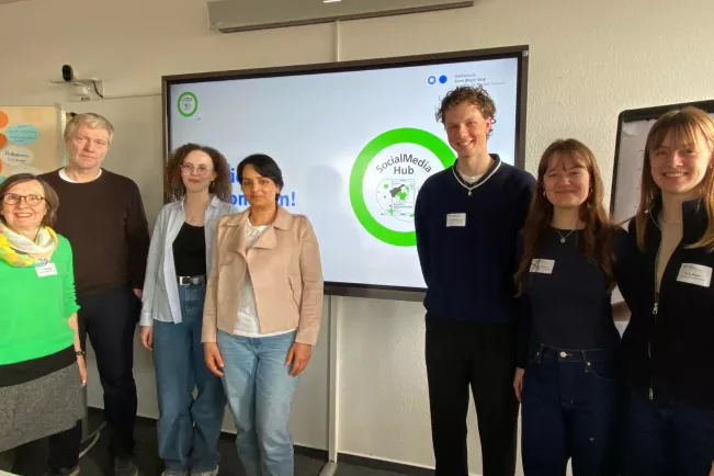 Teilnehmende des erstes Netzwerktreffens Social Media Hub im Fachbereich 06