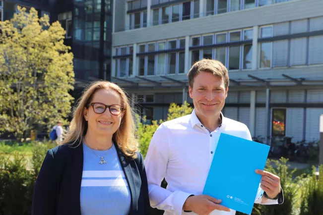 Ernennung Professur Matthias Johannink mit Halfmann 20250428 Foto Juri Kuestenmacher 04