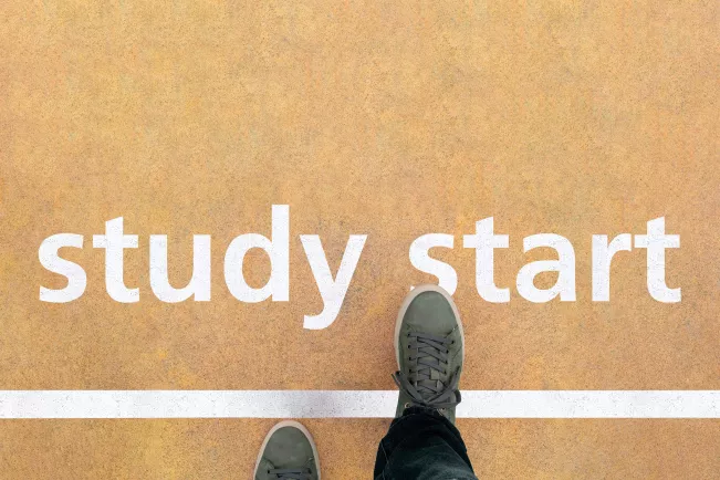 Rein ins Studium_Ersti-Programm_Allgemeine Studienberatung_englisch_klein