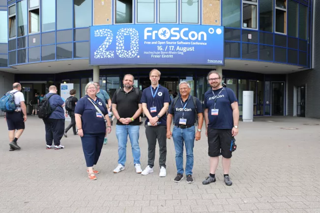 2025-08-16_fbinf_Froscon_2025_Kira Wazinski