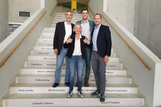20250815_Promotion_Julian_Rech.png 