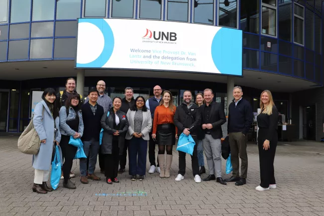 Gruppenfoto_Delegationsbesuch_UNB_Nov