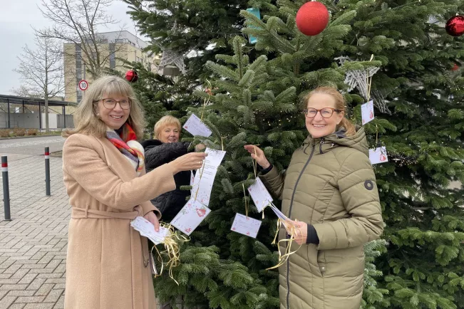 2025-11-27 Wunschbaum Start StA 2b Foto Daniela Greulich