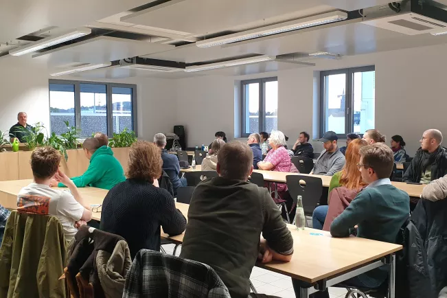 Alumni im Heizkraftwerk SWB 20251107 Foto Barbara Wieners-Horst 02