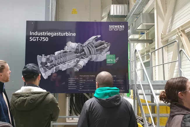 Alumni im Heizkraftwerk SWB 20251107 Foto Barbara Wieners-Horst 03