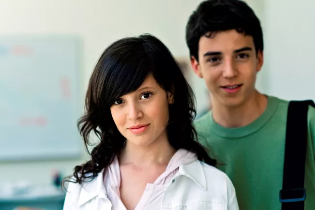 studieninteressierte maedchen junge colourbox 1920455 bewerberportal cut.jpg