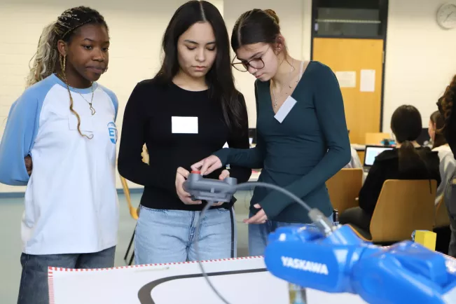 2026-01-29 MINT Mädchen Robotik Kurs_Foto Martin Schulz (172)