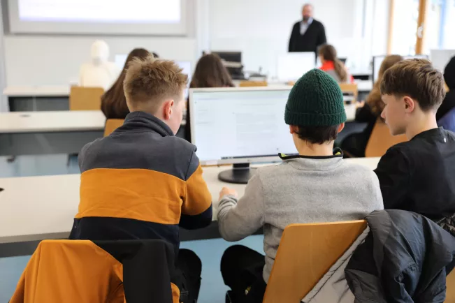 25.02.2026 Besuch Albert-Einstein-Gymnasium (AEG) - Workshop Prompt Engineering- Level Up mit KI: Deine Worte, deine Wirkung