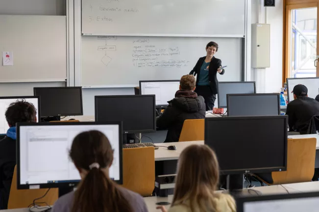 25.02.2026 Besuch Albert-Einstein-Gymnasium (AEG) - Schere, Stein, Papier- Python