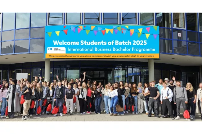 Gruppenbild Erstsemester Studierende International Business Wintersemester 25 26