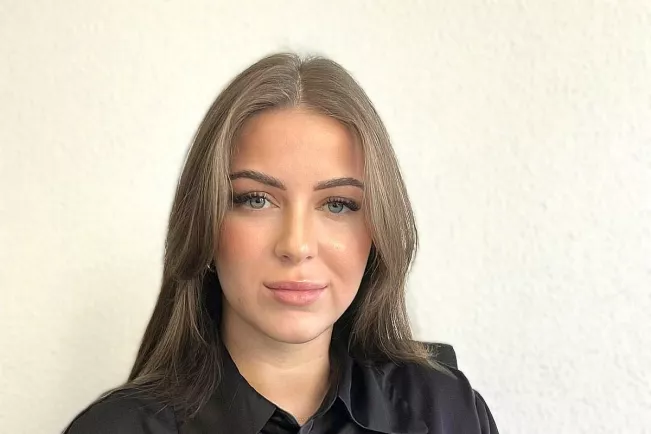 Portraet Studentin Sophie Adam Wahl Fachbereichsrat 2026 Foto privat cut