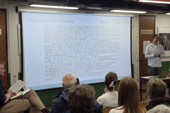 07.05.2026 Professor Dr. Michael Rademacher der H-BRS zu Gast am Albert-Einstein-Gymnasium