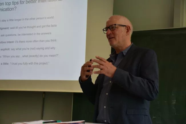 Ian McMaster beim Vortrag, Foto: Jonathan Schmitt