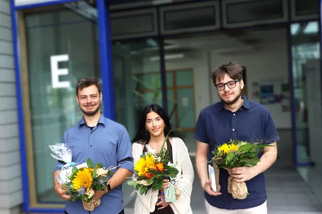 Emine Bayraktar, Christian Fischer und Tobias Moritz schließen ihre Ausbildung im ITS erfolgreich ab