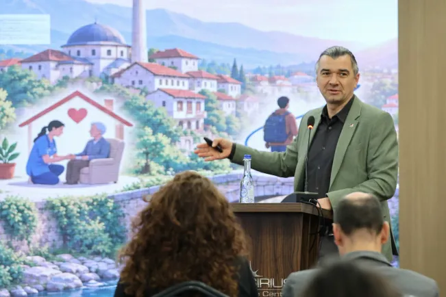 Michael Sauer Vortrag auf Konferenz Universitaet Prishtina