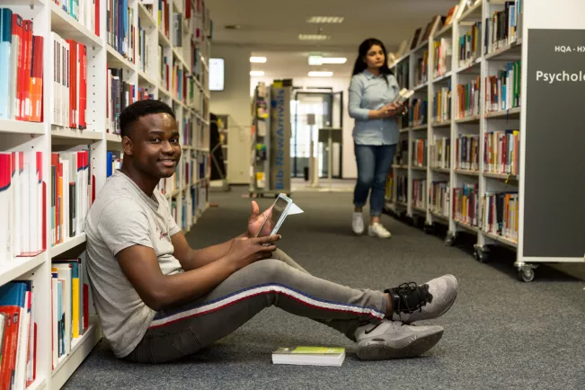 bibliothek_sta_20220331_foto_eric_lichtenscheidt_61_fs22.jpg (DE)