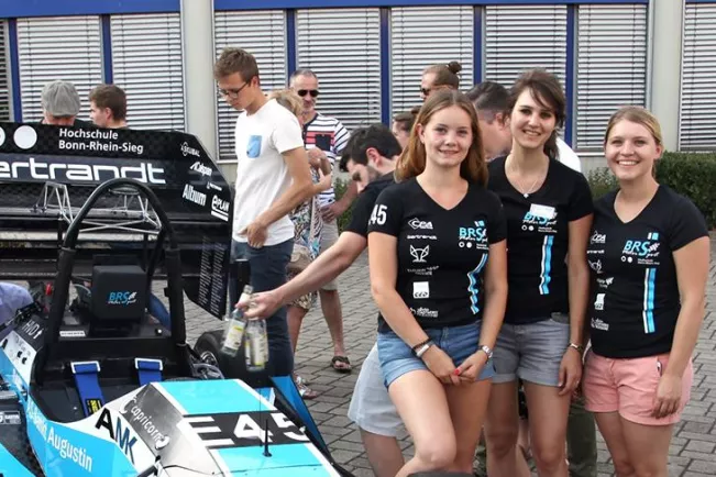 brs_motorsport_rollout_g17e_sta_20170707_foto_j._kuestenmacher_137_teasercut.jpg (DE)