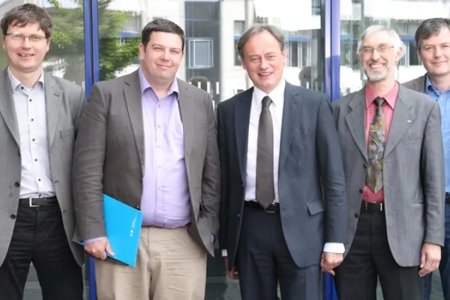ken-kent-zum_honorarprofessor-berufen_13992.jpg (DE)