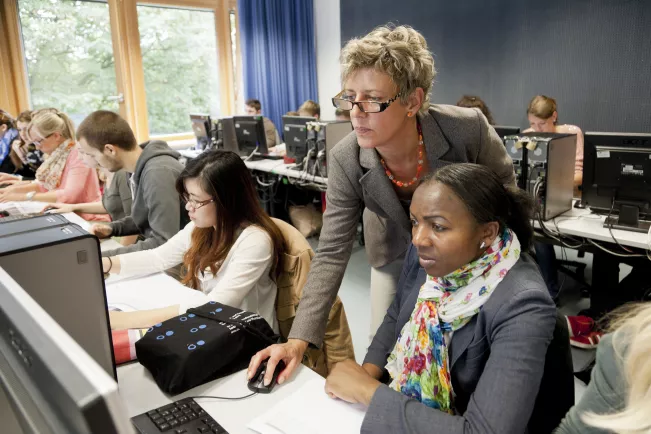 ifm_jacobsen_eva_seminar_pc_pool.jpg (DE)