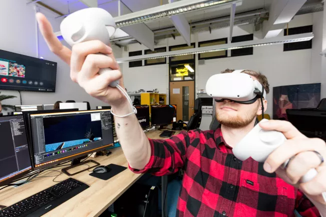 informatik_game_studio_sta_20220426_foto_eric_lichtenscheidt_25_fs22.jpg (DE)