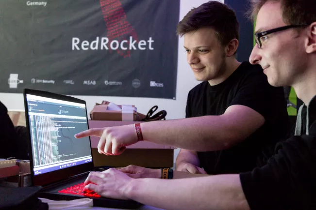 informatik_team_redrocket_20220426_foto_eric_lichtenscheidt_02_fs22.jpg (DE)