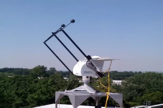 Sun Tracker zur Messung von Global-, Diffus- und Direktnormalstrahlung (Gesamtansicht) (DE)