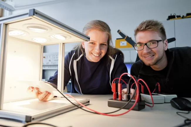 131014_hbrs_sta_labor_erneuerbare_energie_11.jpg (DE)