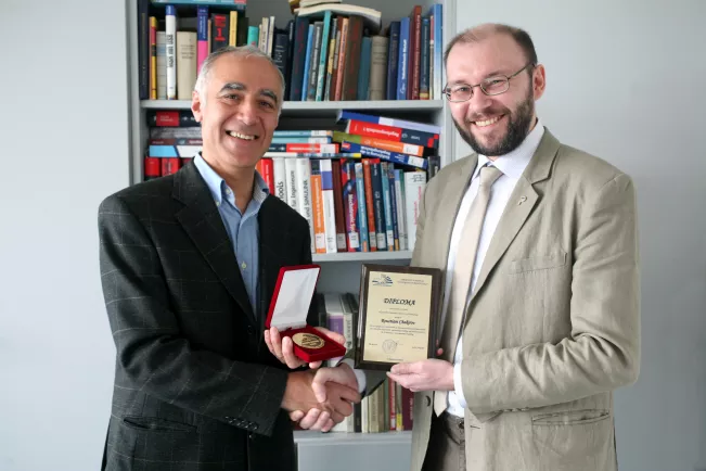 Roustiam-Chakirov-erhält-Ehrendoktor_FBEMT_20160426_StA_Foto-Flessing.jpg (DE)