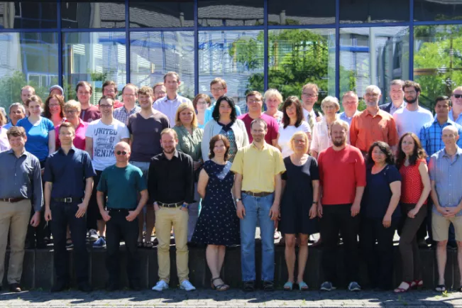 20160623_fbinf_gruppenbild_fb02.jpg (DE)
