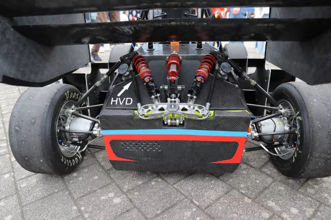 2022-06-10_brs_motorsport_roll-out_elektro_rennwagen_g22e_3.jpg (DE)