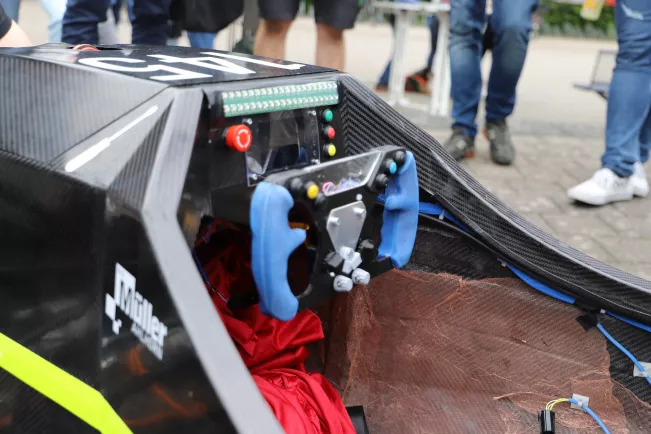 2022-06-10_brs_motorsport_roll-out_elektro_rennwagen_g22e_4.jpg (DE)