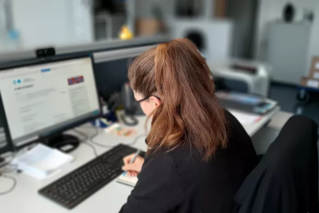 arbeitsplatz_praesenzarbeit_h-brs_foto_m_schulz_3.jpg (DE)