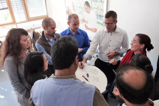 daniel_stuch_h-brs_2015-09-29_foto_barbara_wieners-horst.jpg (DE)