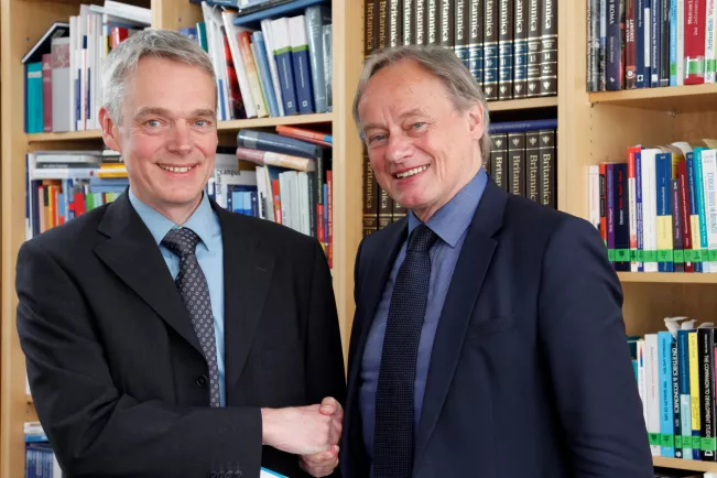 hamer-martin_honprof-izne_ihne-hartmut_urkunde_2019-05-13_foto_eva_tritschler_5099.jpg (DE)