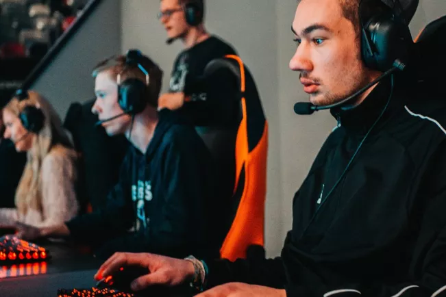 tessa_esports_premier_tour_playtest_2019.jpg (DE)
