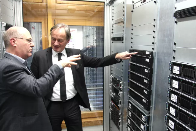 rechnercluster_berrendorf_praesident_ihne_201902_foto_m._flacke_41_cut.jpg (DE)