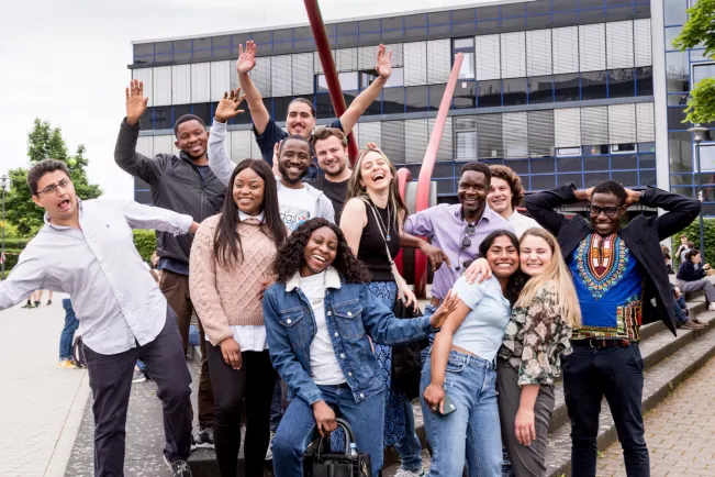 Studiengang Analysis and Design of Social Protection Systems Themenbild Studium (DE)