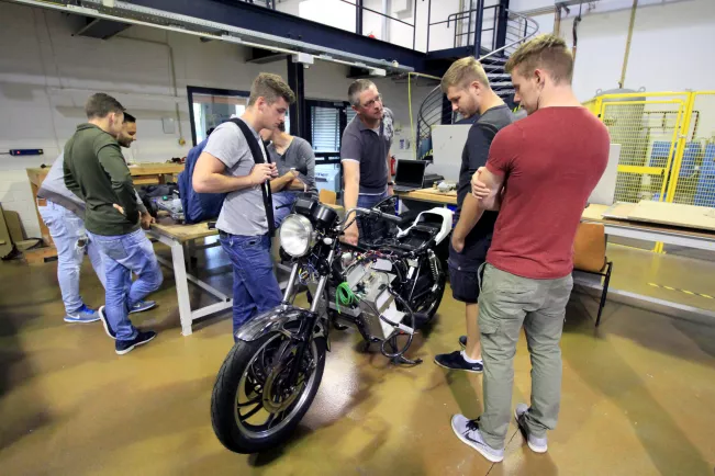 tag-d-off-projekt-2016_masch-halle_elektrobike_01.jpg (DE)