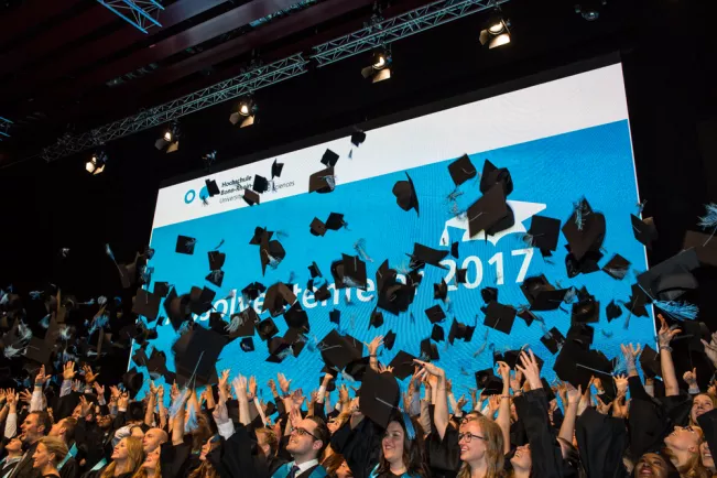 absolventenfeier_Hütewerfen 2017_Foto S. Sondermann.jpg (DE)