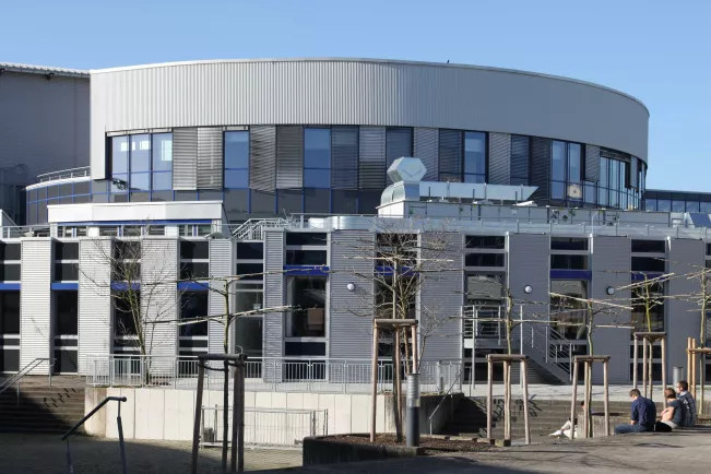 campus-sankt-augustin-innenhof-foto-e.-tritschler_teasercut.jpg(DE)