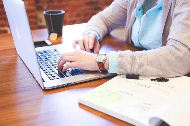 student laptop 849825 pixabay 1920.jpg (DE)