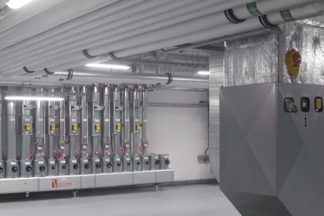 themenbild_technisches_facility_management_heizungskeller_2020_foto_kai_flintrop.jpg (DE)