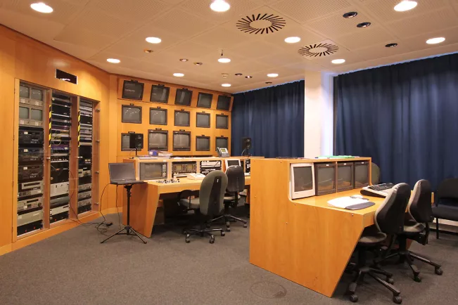 TV-Studio-Schnittraum_20160224_sta_foto-flessing.jpg (DE)