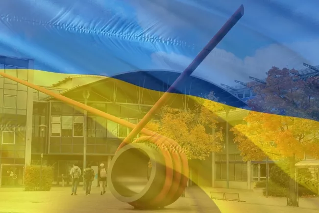 ukrainische_flagge_ueber_campus_sta_2022_grafik_martin_schulz_teasercut.jpg (DE)