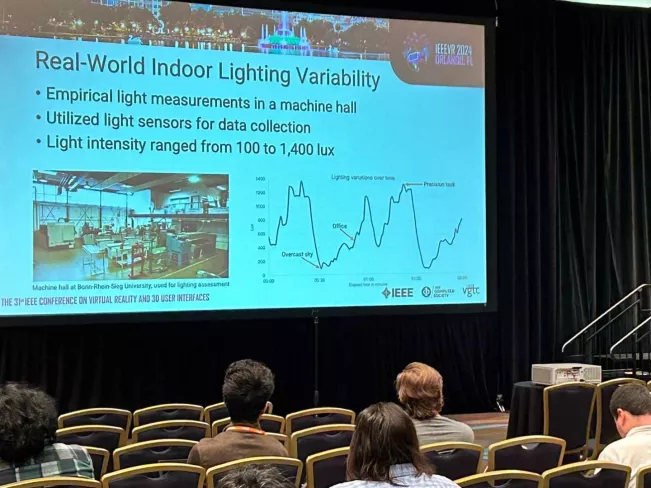 IEEE VR 2024, Orlando, USA - Dr. Alexander Marquardt präsentiert sein Paper